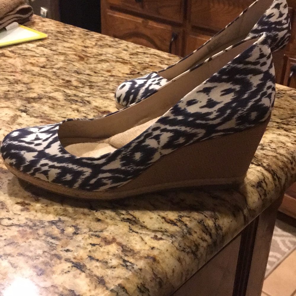 Gianni Bernini navy and white print wedge shoes